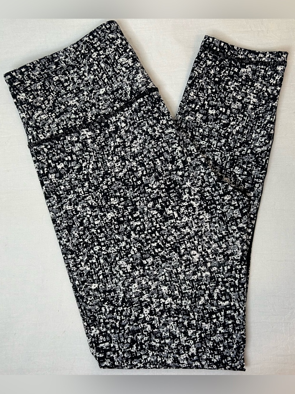 ZYIA Black & White Textured Print Leggings